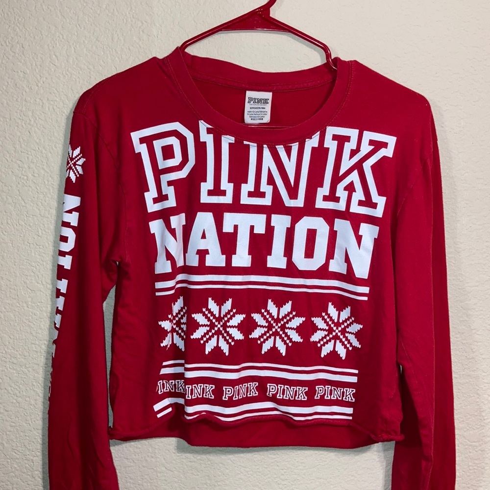 Long sleeve shirt.
